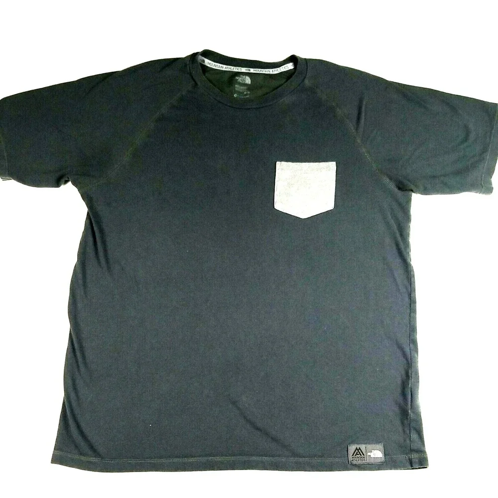 The North Face‎ Mountain Athletics Flash Dry Mens Gray Pocket T Shirt Size M